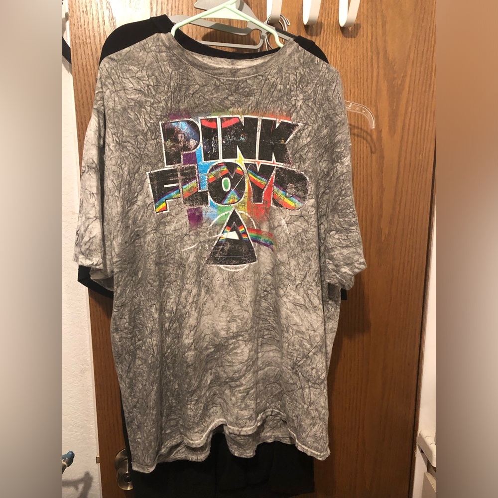 🌈Authentic Pink Floyd Graphic T-Shirt- 47A $40 or $35 w/offer *tee deal